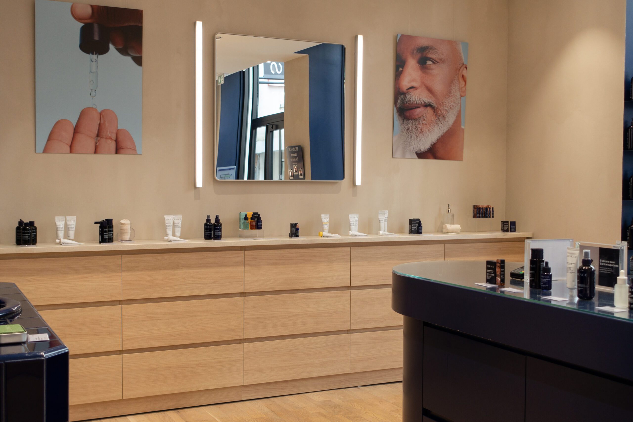 Meuble stratifié avec enfilade de tiroirs boutique de cosmétiques Horace®